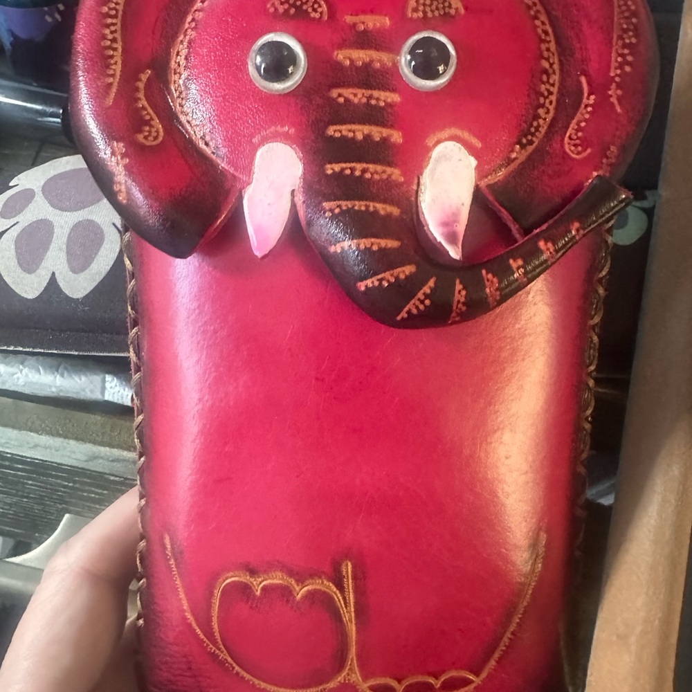 Red Elephant Leather Wallet/crossbody - Picture 2 of 9